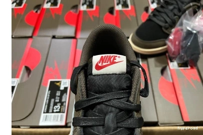 Hyperoad (KIDS)TRAVIS SCOTT JORDAN 1 'MOCHA' X LOW AIR 1011